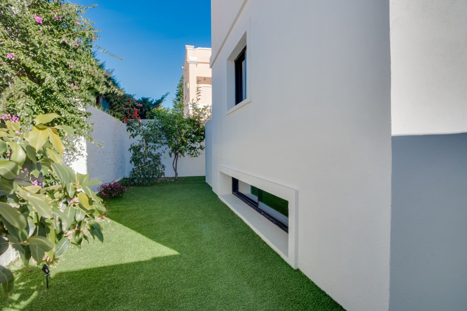 4 Zimmer Villa zu verkaufen in Costalita mit Pool Garage - 1.595.000 € (Ref: 8821104)