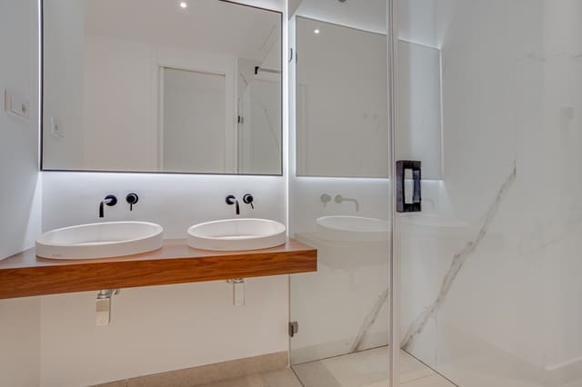 3 sypialnia Apartament na sprzedaż w Marbella z basenem garażem - 1 150 000 € (Ref: 8821108)