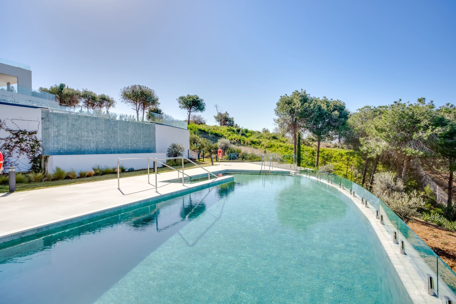 Apartamento de 3 habitaciones en Marbella en venta con piscina garaje - 1.150.000 € (Ref: 8821108)