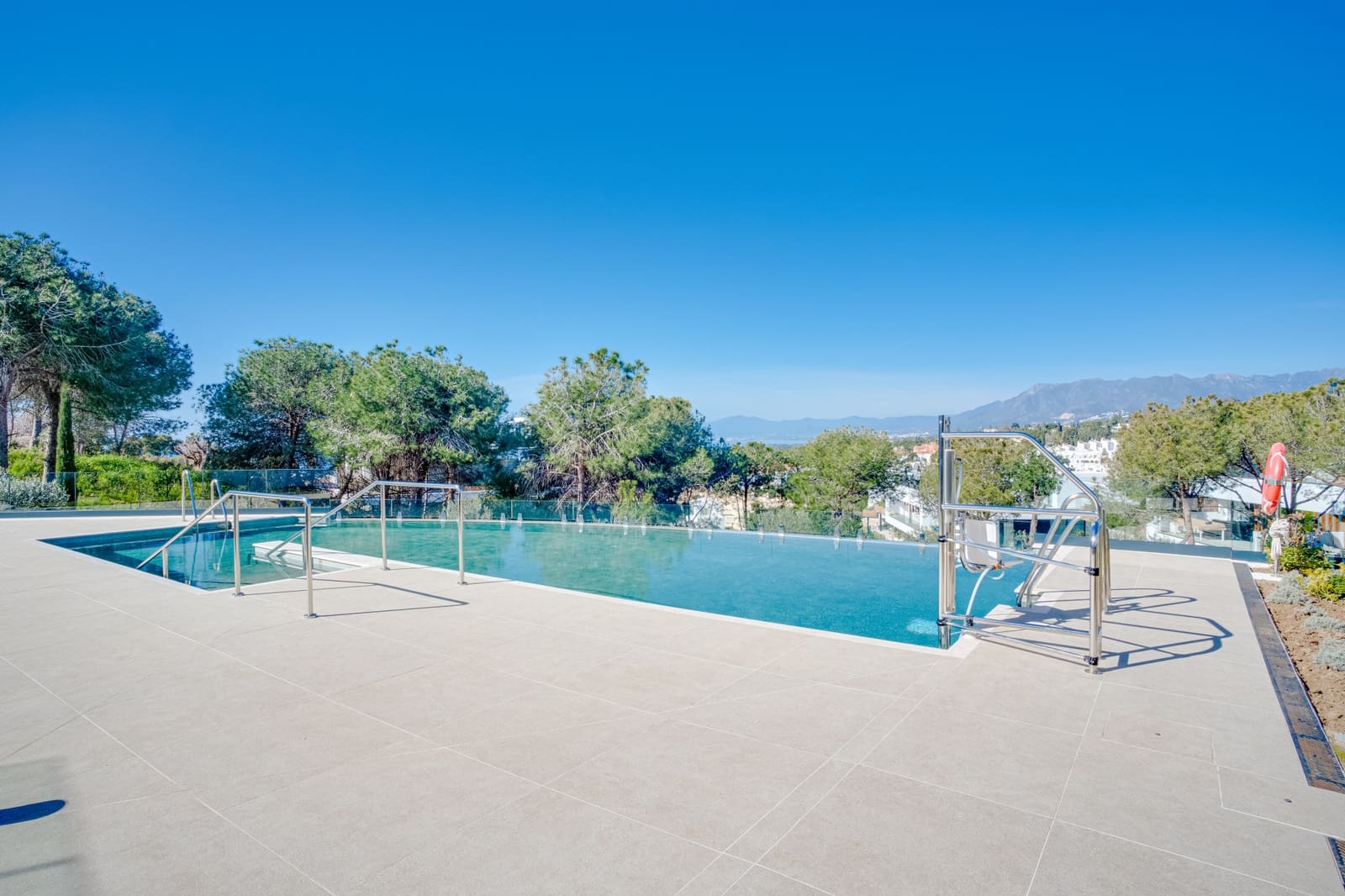 Apartamento de 3 habitaciones en Marbella en venta con piscina garaje - 1.150.000 € (Ref: 8821108)