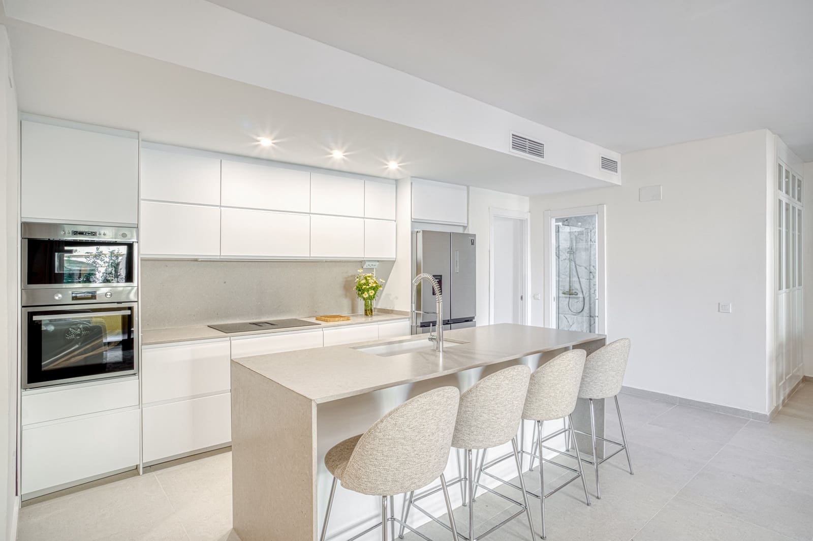 4 sypialnia Apartament na sprzedaż w San Pedro de Alcantara z basenem garażem - 695 000 € (Ref: 8883836)