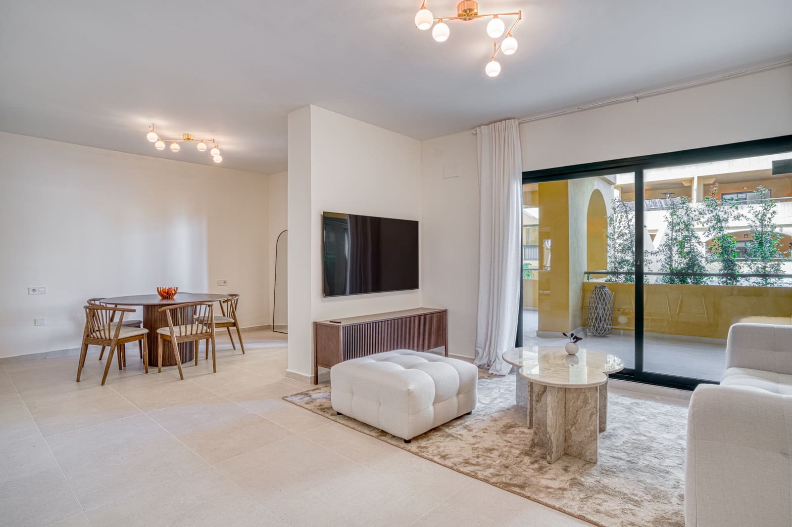 4 sypialnia Apartament na sprzedaż w San Pedro de Alcantara z basenem garażem - 695 000 € (Ref: 8883836)