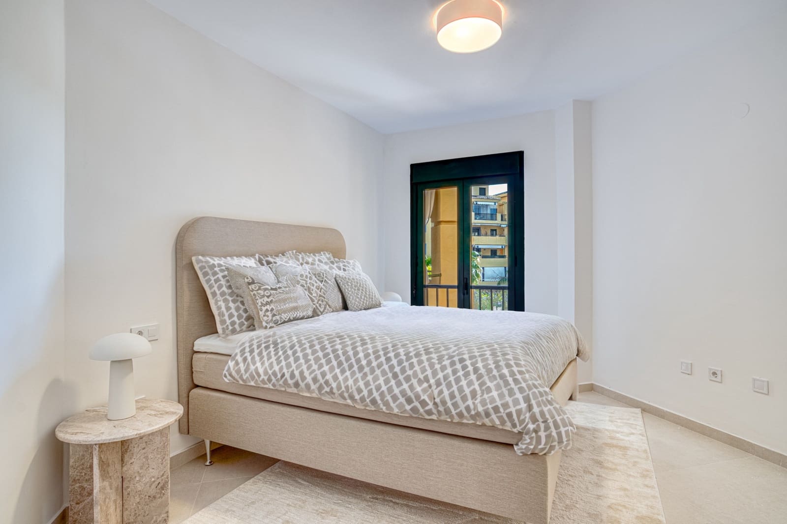 4 sypialnia Apartament na sprzedaż w San Pedro de Alcantara z basenem garażem - 695 000 € (Ref: 8883836)