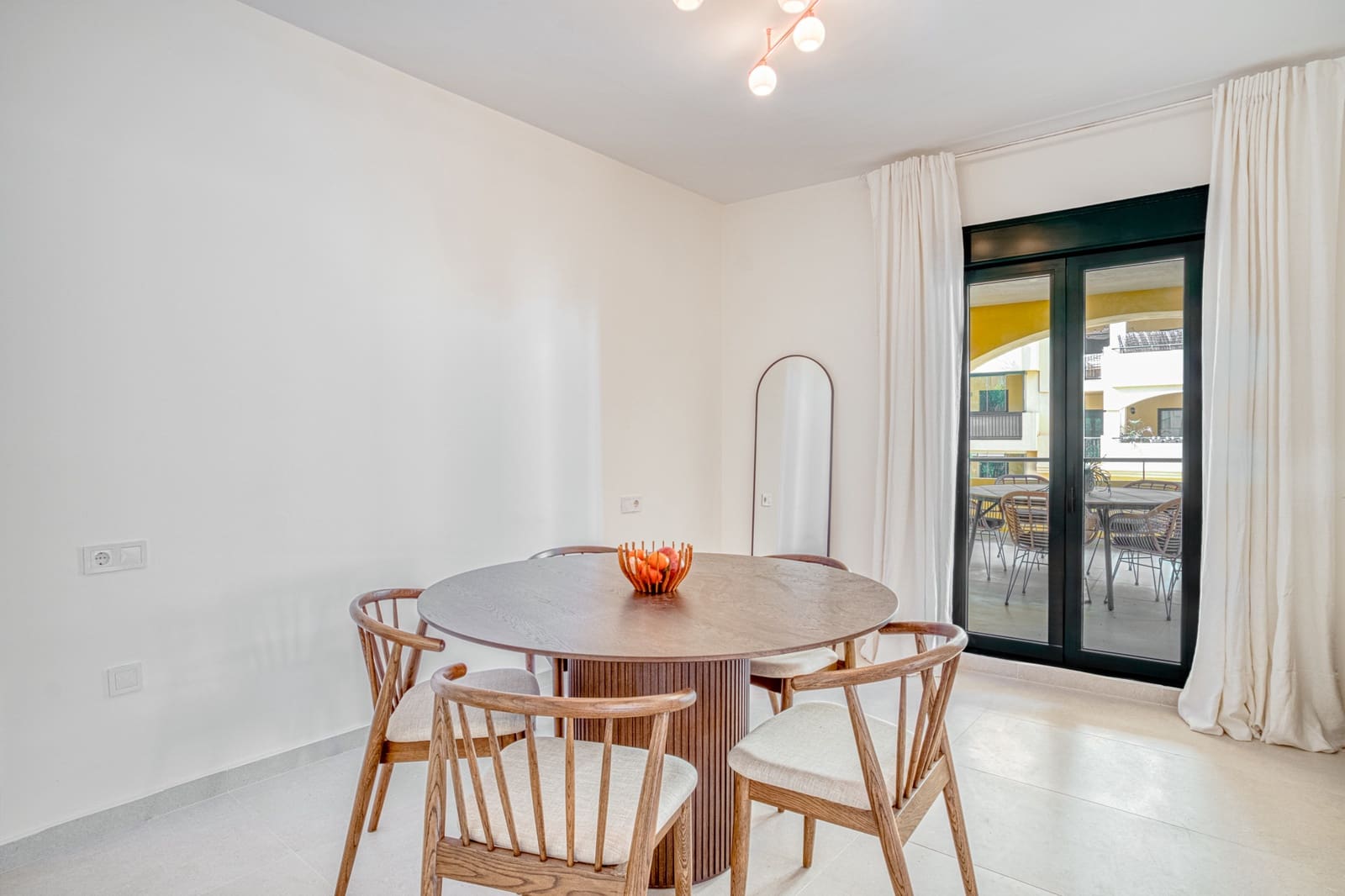 4 sypialnia Apartament na sprzedaż w San Pedro de Alcantara z basenem garażem - 695 000 € (Ref: 8883836)