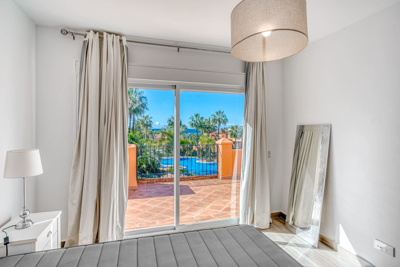 4 soveværelse Byhus til salg i Benahavis med swimmingpool garage - € 1.050.000 (Ref: 8927412)