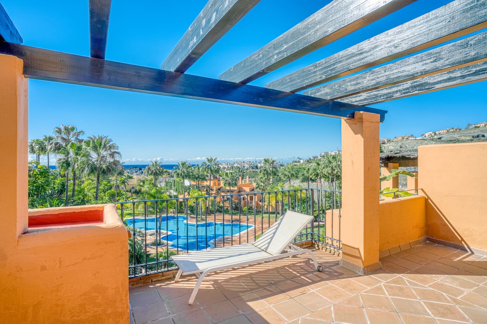 4 soveværelse Byhus til salg i Benahavis med swimmingpool garage - € 1.050.000 (Ref: 8927412)