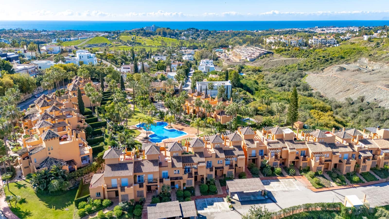 4 soveværelse Byhus til salg i Benahavis med swimmingpool garage - € 1.050.000 (Ref: 8927412)