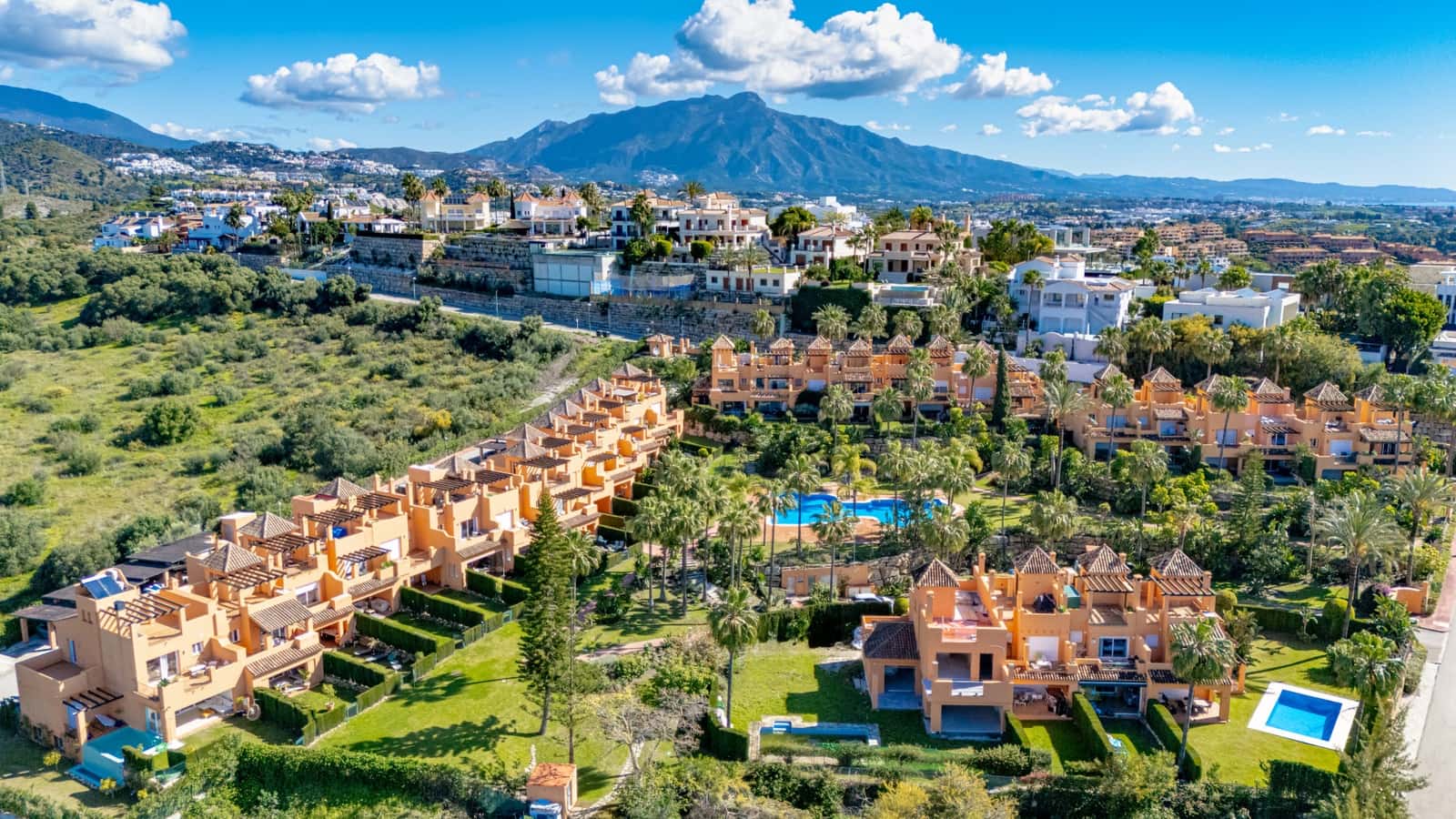 4 soveværelse Byhus til salg i Benahavis med swimmingpool garage - € 1.050.000 (Ref: 8927412)