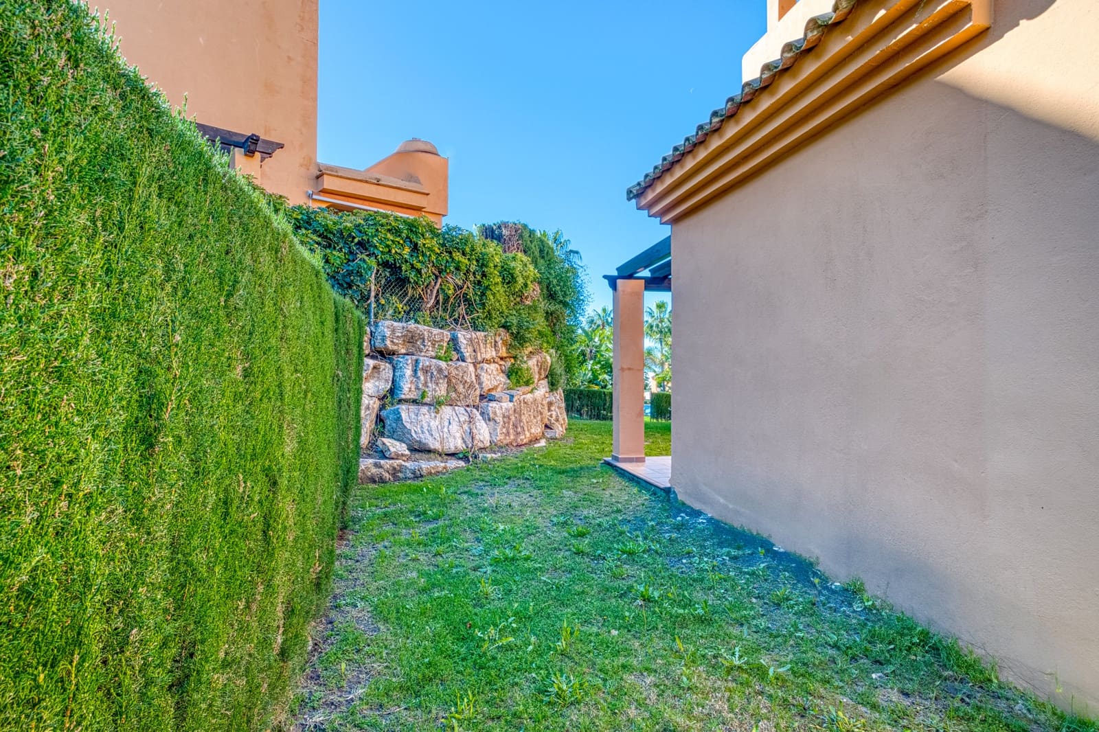 4 soveværelse Byhus til salg i Benahavis med swimmingpool garage - € 1.050.000 (Ref: 8927412)