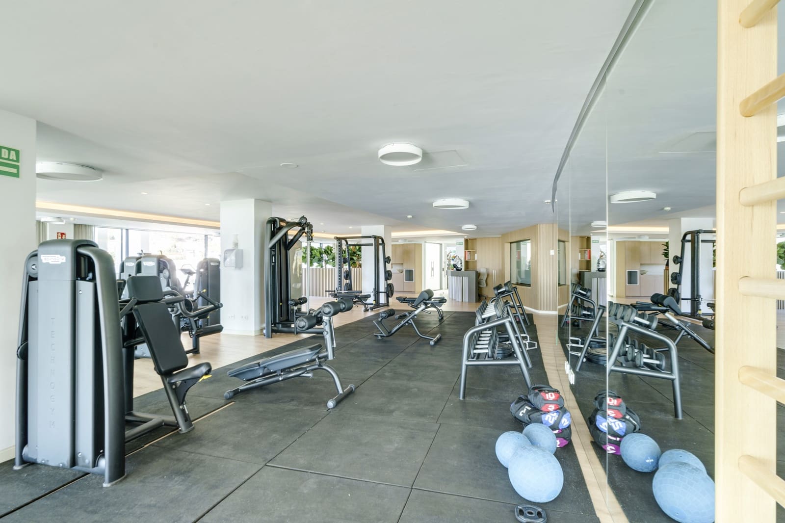 2 quarto Apartamento para venda em Ojen com piscina garagem - 770 000 € (Ref: 8927413)