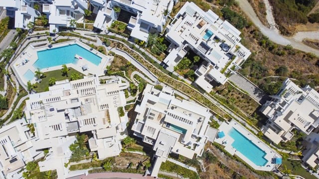 Apartamento de 2 habitaciones en Ojen en venta con piscina garaje - 770.000 € (Ref: 8927413)