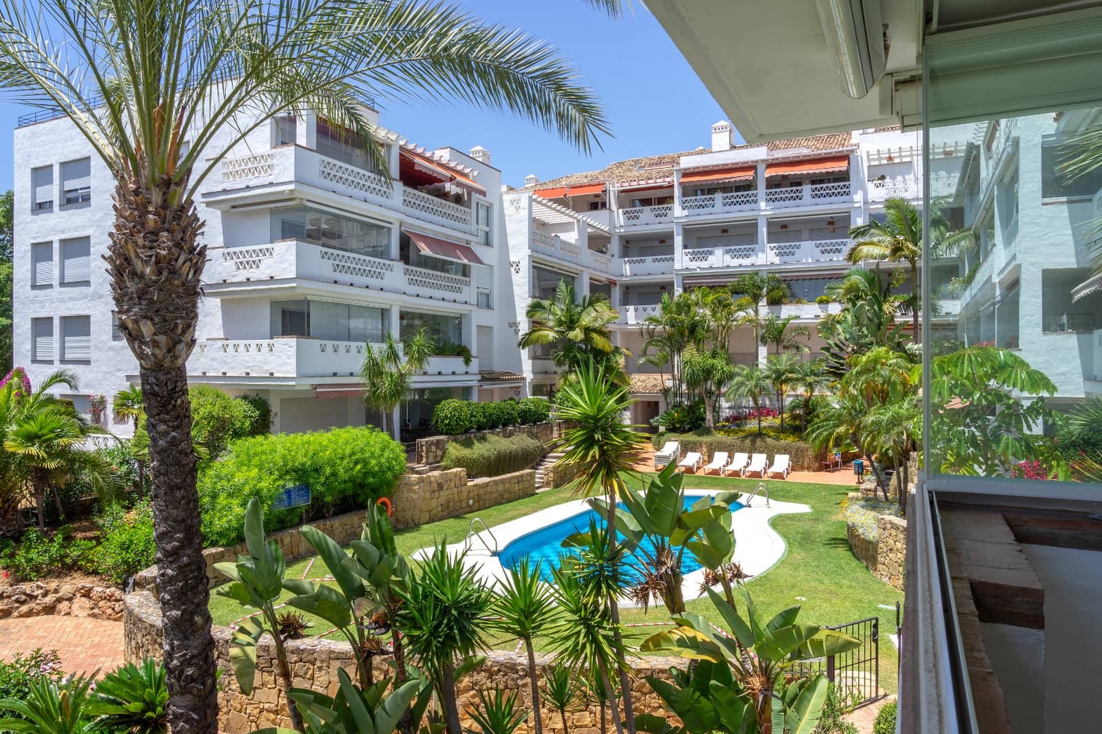 3 sypialnia Apartament na sprzedaż w Marbella z basenem - 1 700 000 € (Ref: 8940994)