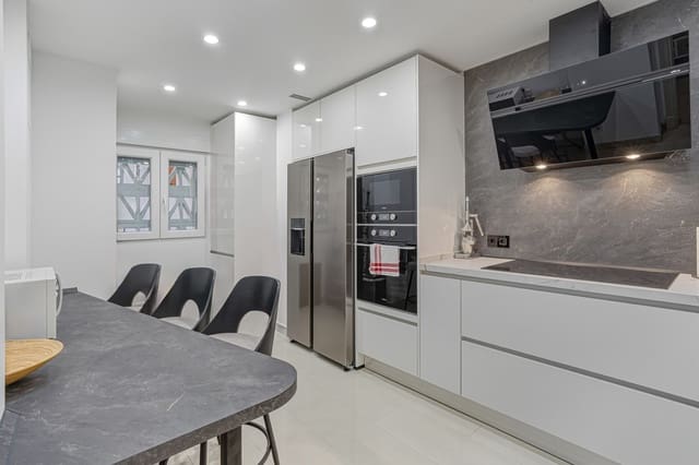 3 slaapkamer Appartement te koop in Marbella met zwembad - € 1.700.000 (Ref: 8940994)