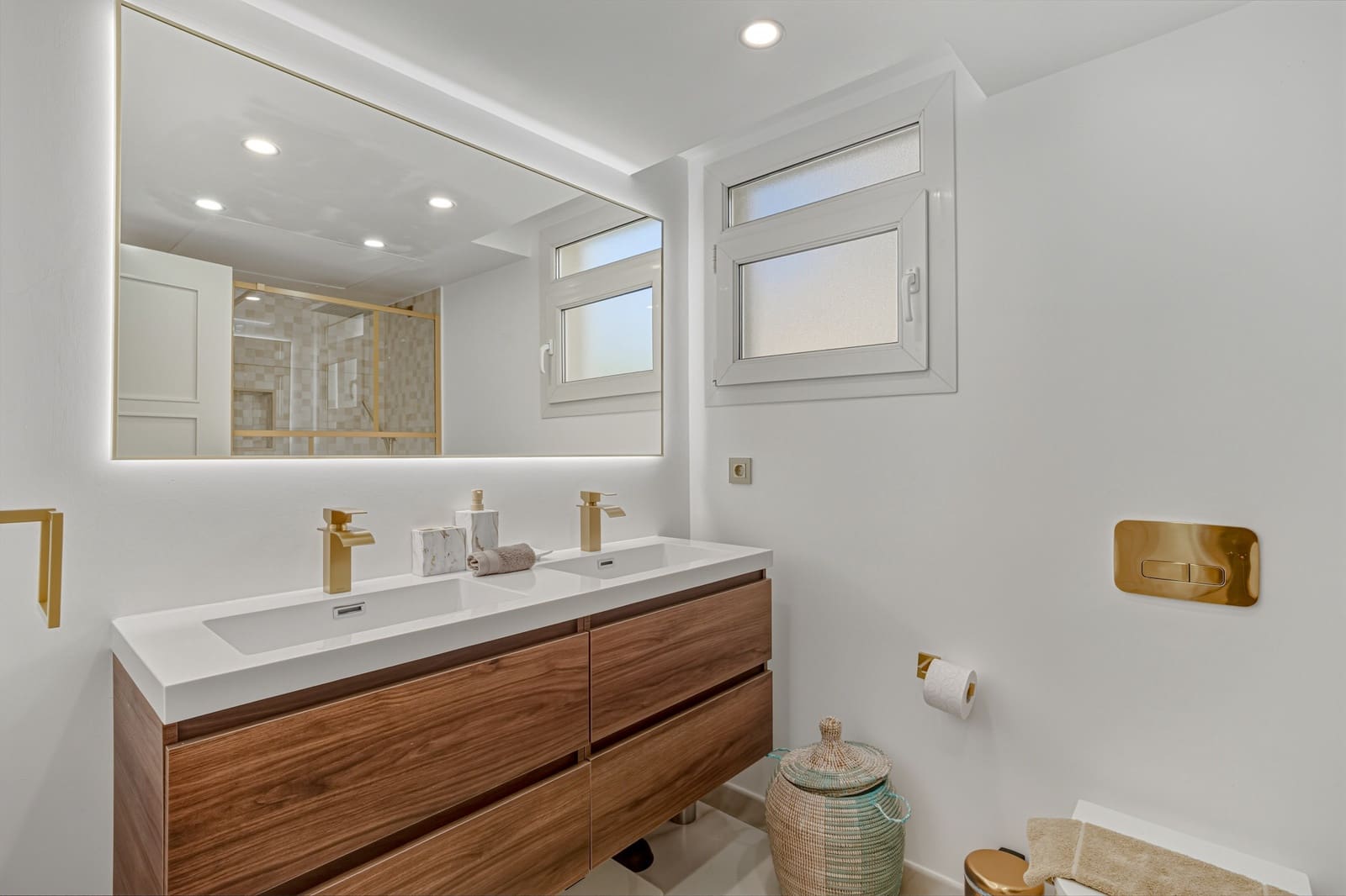 3 sypialnia Apartament na sprzedaż w Marbella z basenem - 1 700 000 € (Ref: 8940994)