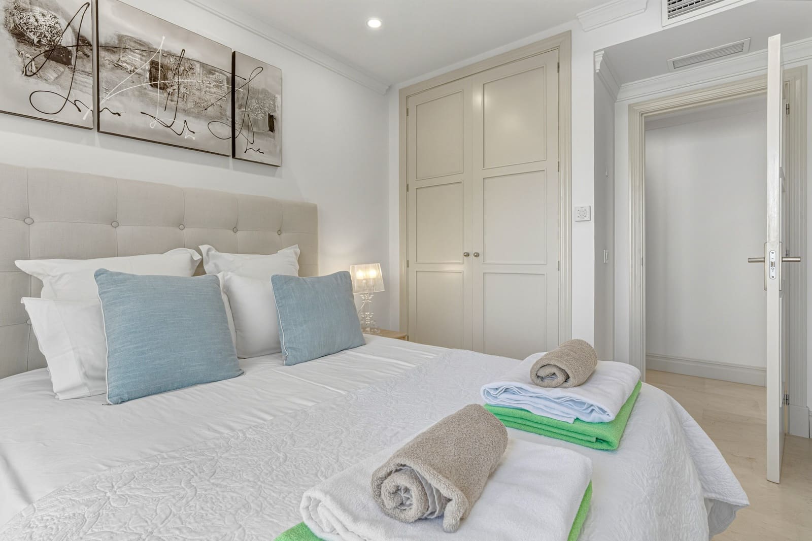 3 sypialnia Apartament na sprzedaż w Marbella z basenem - 1 700 000 € (Ref: 8940994)