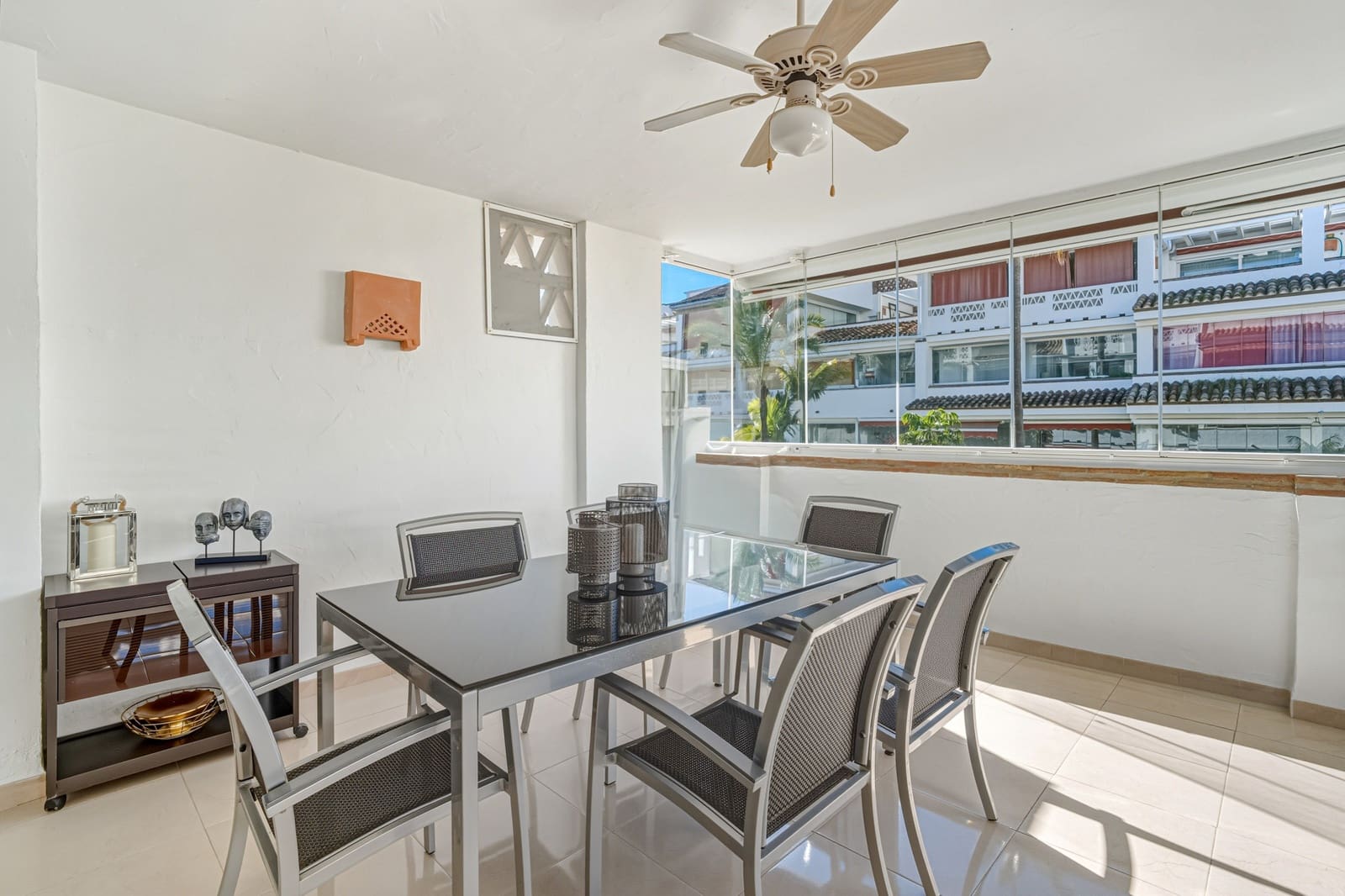 3 sypialnia Apartament na sprzedaż w Marbella z basenem - 1 700 000 € (Ref: 8940994)