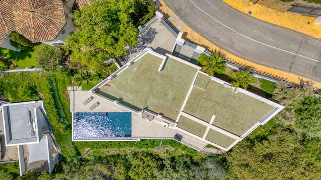 5 sypialnia Willa na sprzedaż w Marbella z basenem garażem - 3 995 000 € (Ref: 8947342)