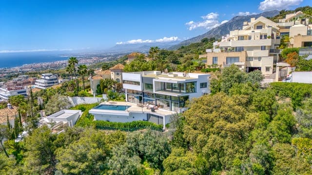 5 makuuhuone Huvila myytävänä paikassa Marbella mukana uima-altaan 
autotalli - 3 995 000 € (Ref: 8947342)