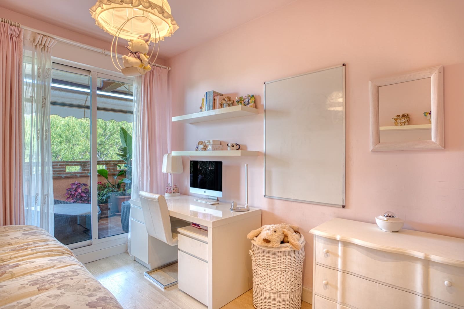 Apartamento de 3 habitaciones en Marbella en venta con piscina garaje - 895.000 € (Ref: 8956019)