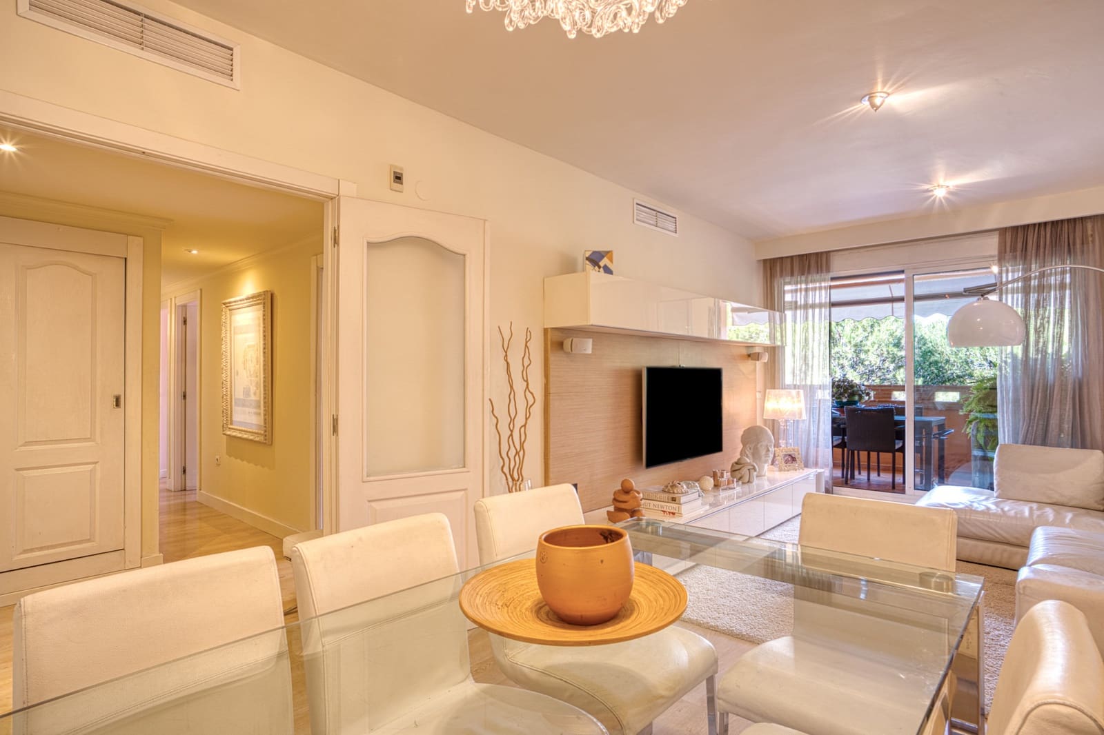 Apartamento de 3 habitaciones en Marbella en venta con piscina garaje - 895.000 € (Ref: 8956019)
