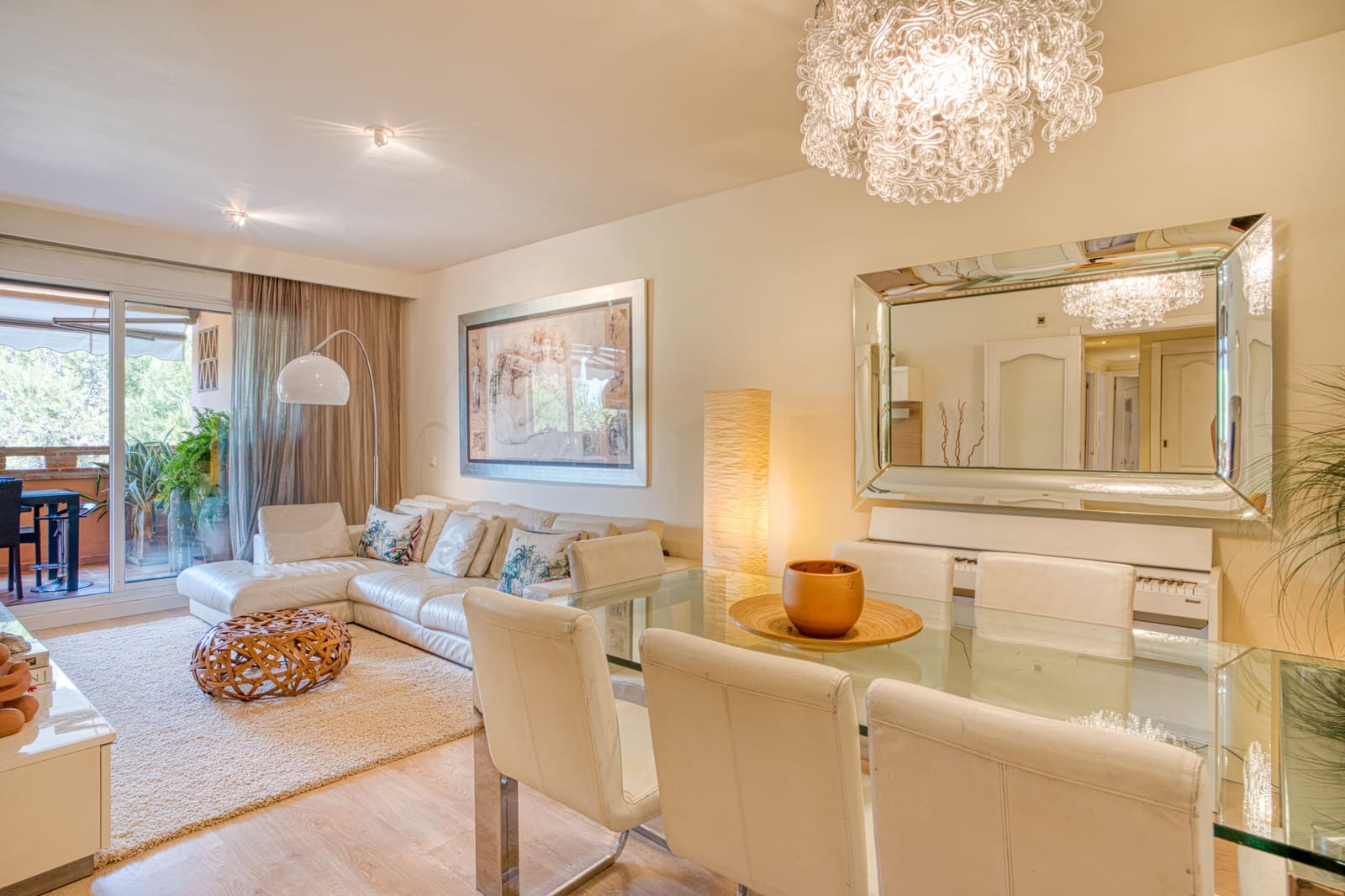 Apartamento de 3 habitaciones en Marbella en venta con piscina garaje - 895.000 € (Ref: 8956019)