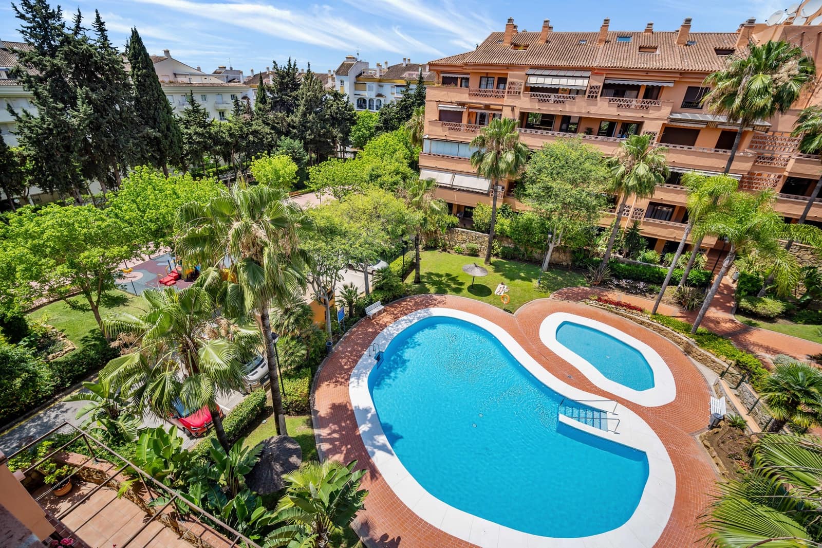 Apartamento de 3 habitaciones en Marbella en venta con piscina garaje - 895.000 € (Ref: 8956019)