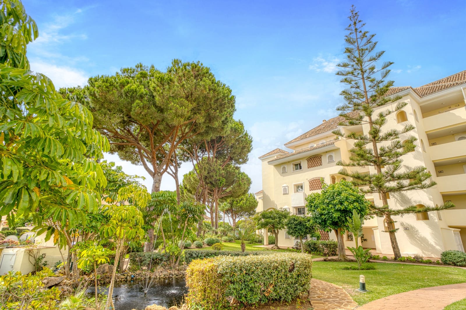 2 sovrum Lägenhet till salu i Marbella med pool garage - 750 000 € (Ref: 9722563)