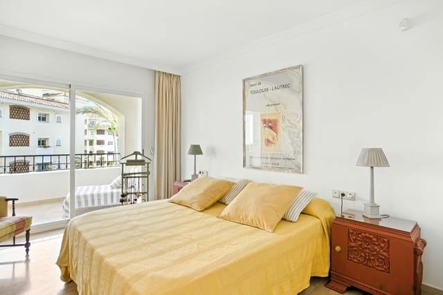 2 soverom Leilighet til salgs i Marbella med svømmebasseng garasje - € 750 000 (Ref: 9722563)