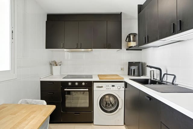 2 soverom Leilighet til salgs i Marbella med svømmebasseng garasje - € 750 000 (Ref: 9722563)