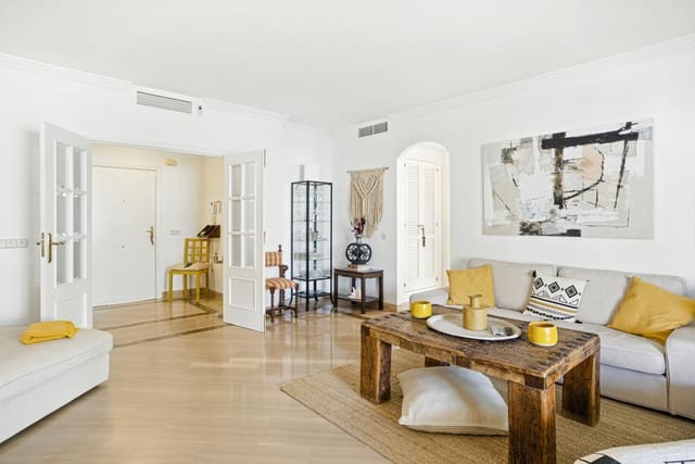 2 soverom Leilighet til salgs i Marbella med svømmebasseng garasje - € 750 000 (Ref: 9722563)