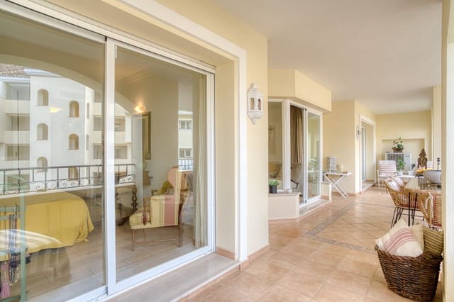 2 soverom Leilighet til salgs i Marbella med svømmebasseng garasje - € 750 000 (Ref: 9722563)