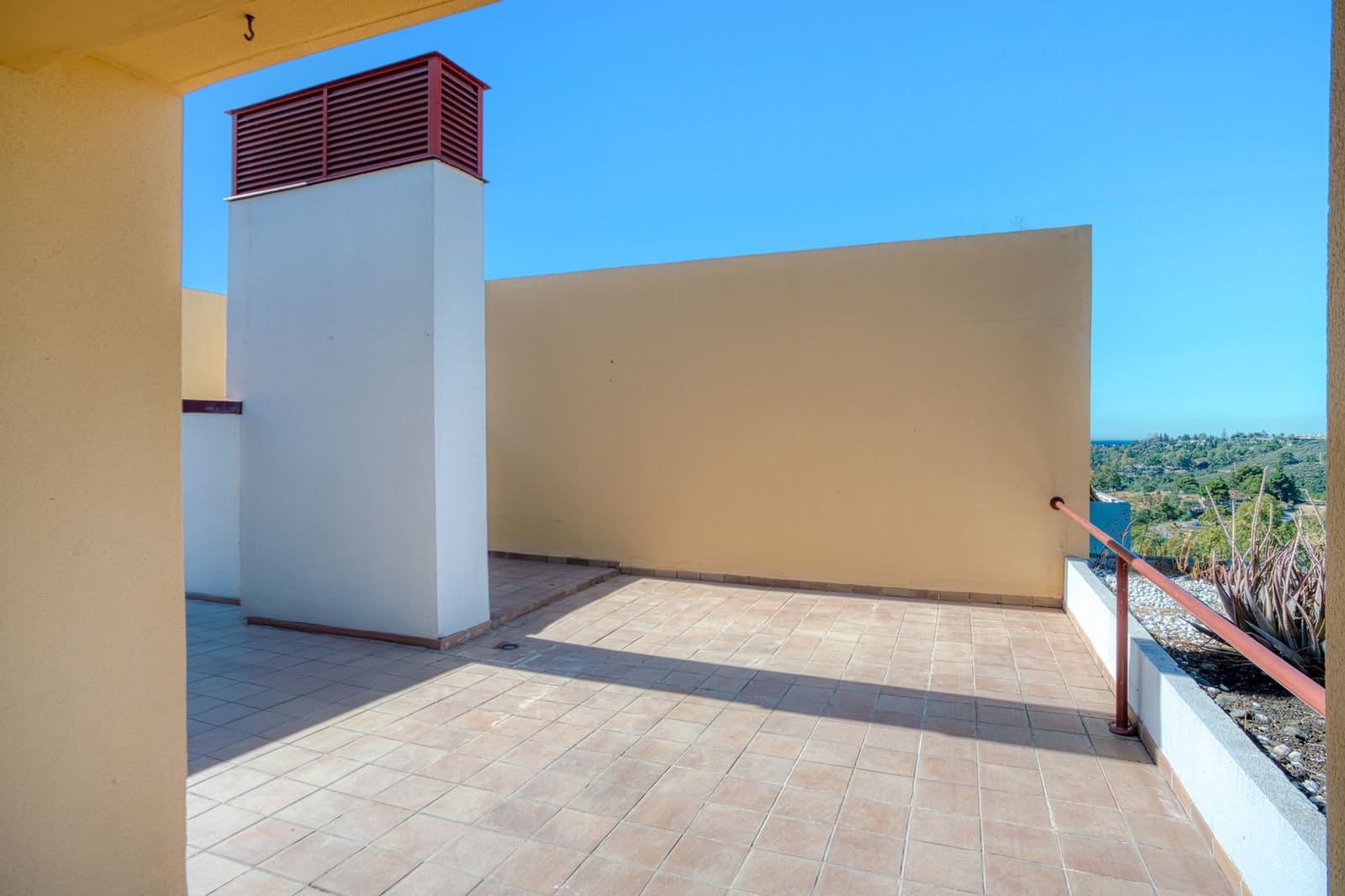 3 quarto Penthouse para venda em Benahavis com piscina garagem - 430 000 € (Ref: 9722565)