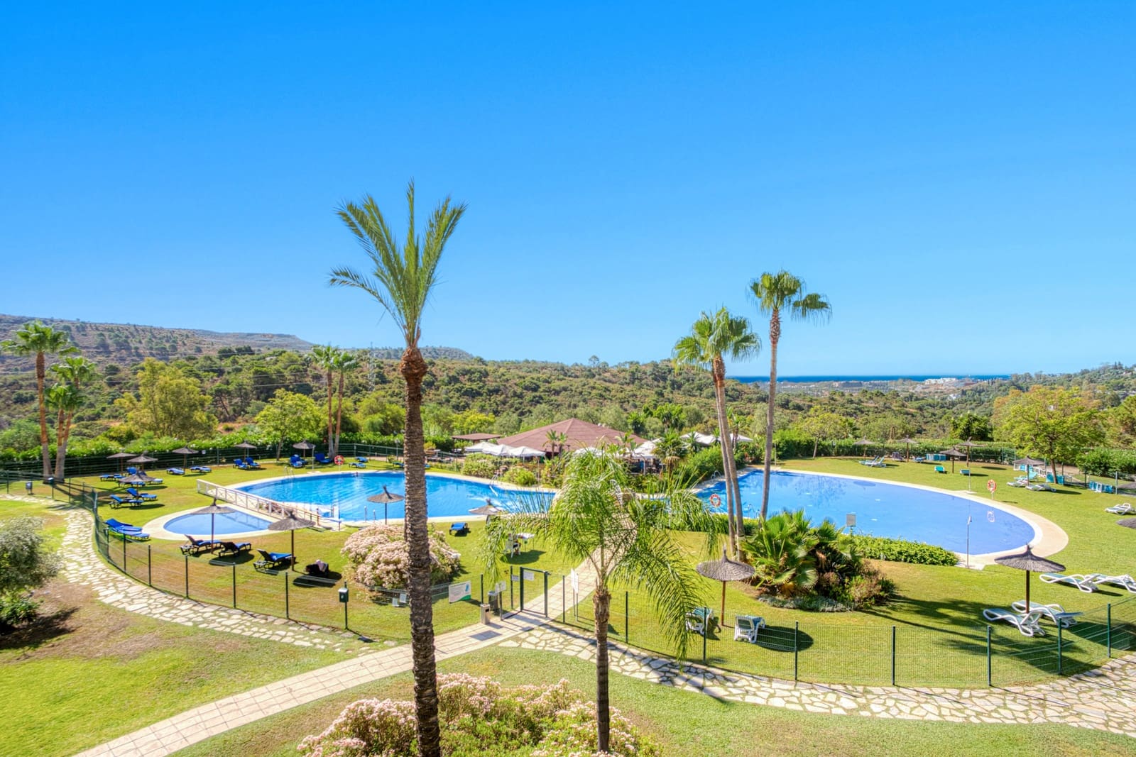 3 quarto Penthouse para venda em Benahavis com piscina garagem - 430 000 € (Ref: 9722565)