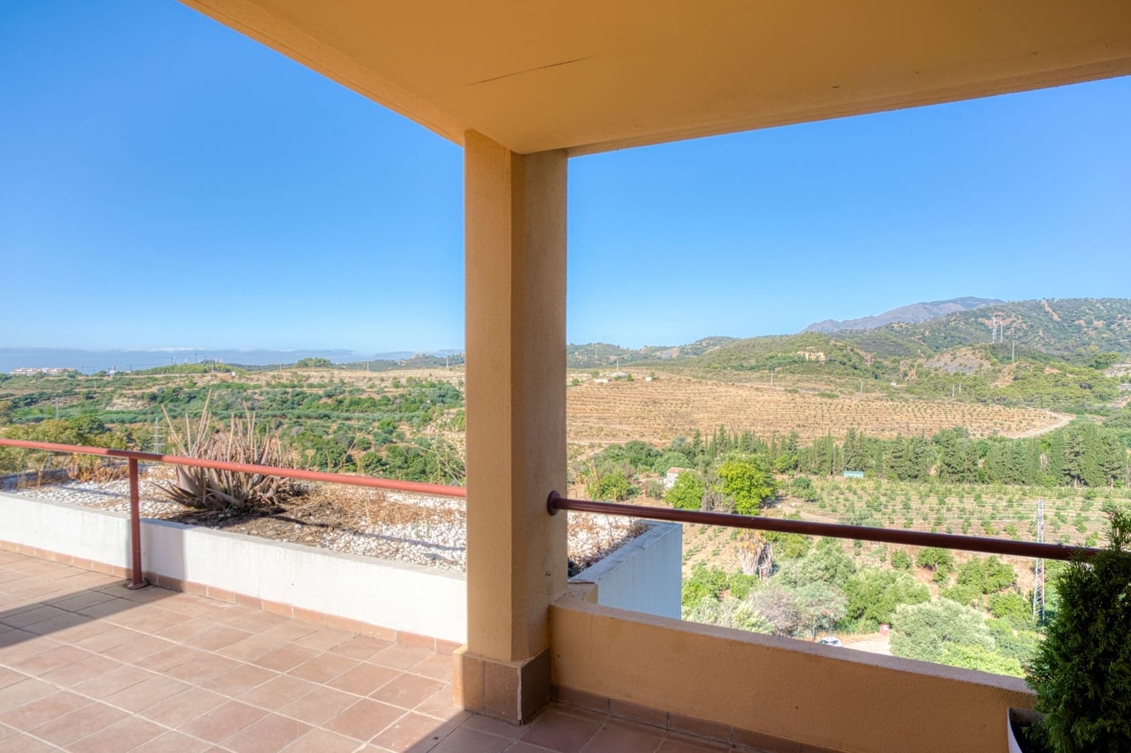 3 quarto Penthouse para venda em Benahavis com piscina garagem - 430 000 € (Ref: 9722565)