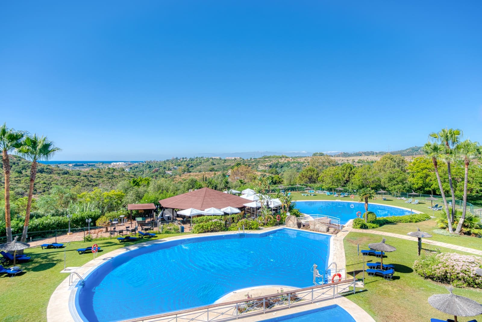 3 quarto Penthouse para venda em Benahavis com piscina garagem - 430 000 € (Ref: 9722565)