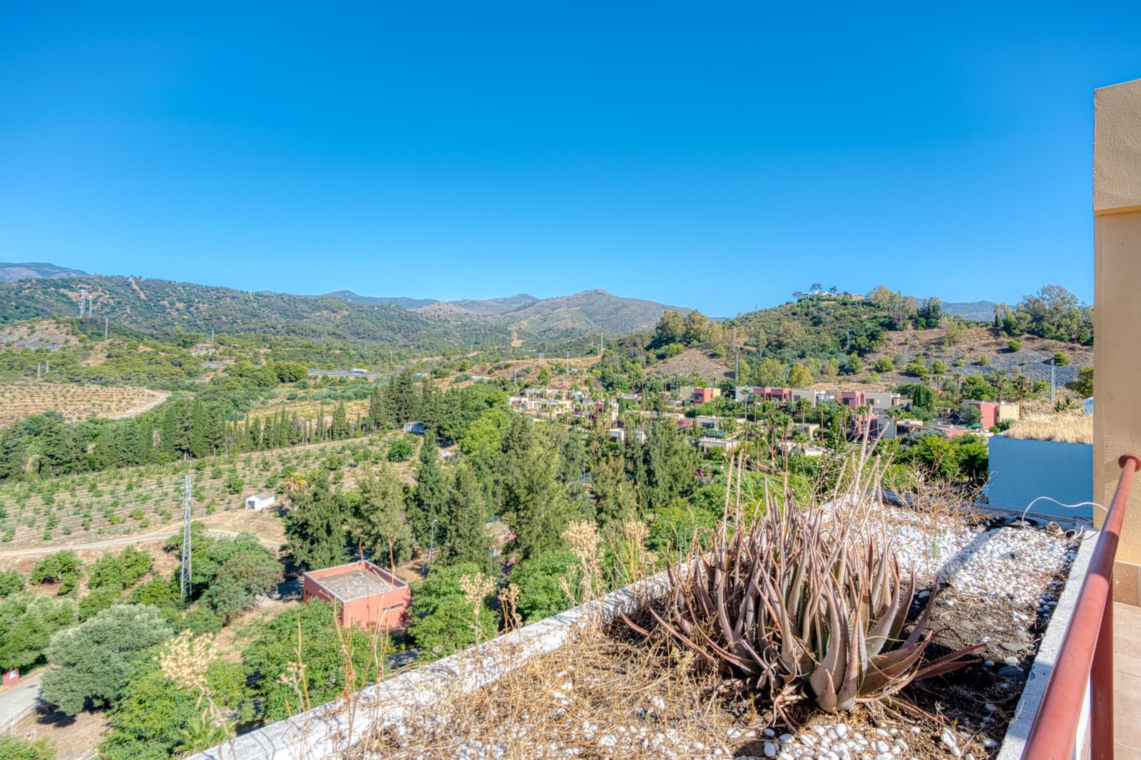 3 quarto Penthouse para venda em Benahavis com piscina garagem - 430 000 € (Ref: 9722565)