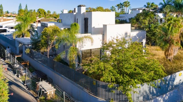 Chalet de 4 habitaciones en Guadalmina Baja, Marbella en venta con piscina garaje - 4.800.000 € (Ref: 9722567)