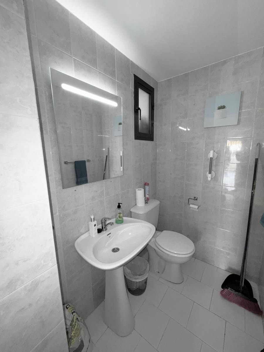 2 bedroom Apartment for sale in Calahonda with pool garage - € 325,000 (Ref: 9722568)