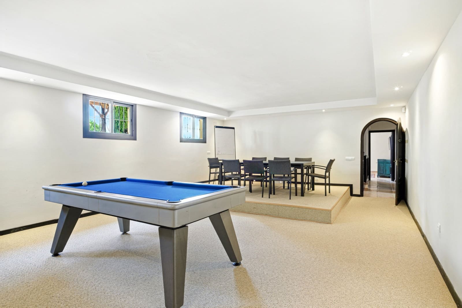 7 bedroom Villa for sale in Estepona with pool garage - € 2,250,000 (Ref: 9722571)