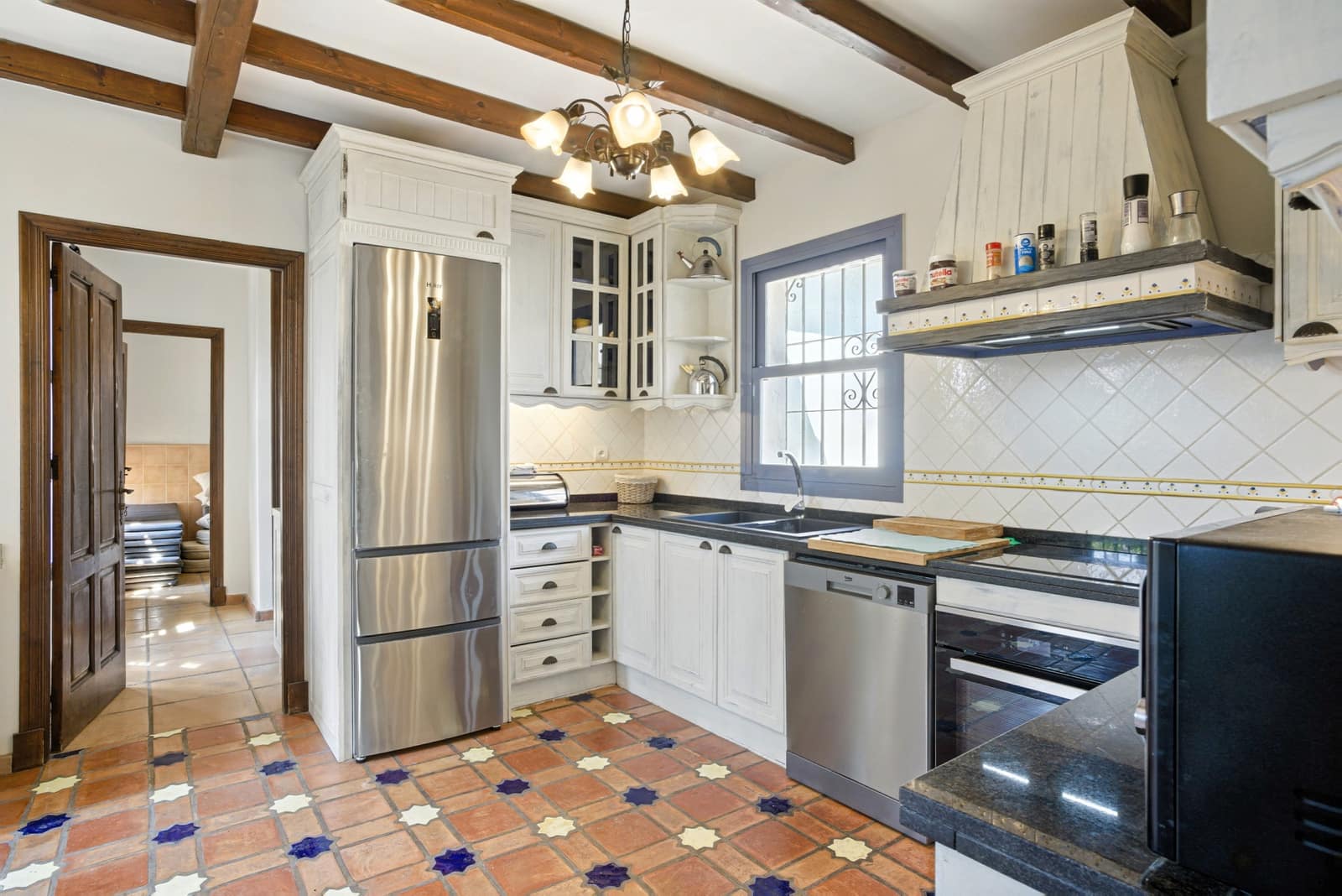 7 bedroom Villa for sale in Estepona with pool garage - € 2,250,000 (Ref: 9722571)