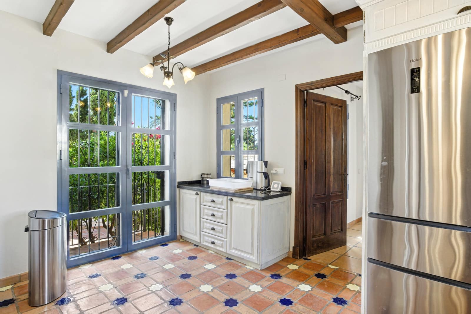 7 bedroom Villa for sale in Estepona with pool garage - € 2,250,000 (Ref: 9722571)