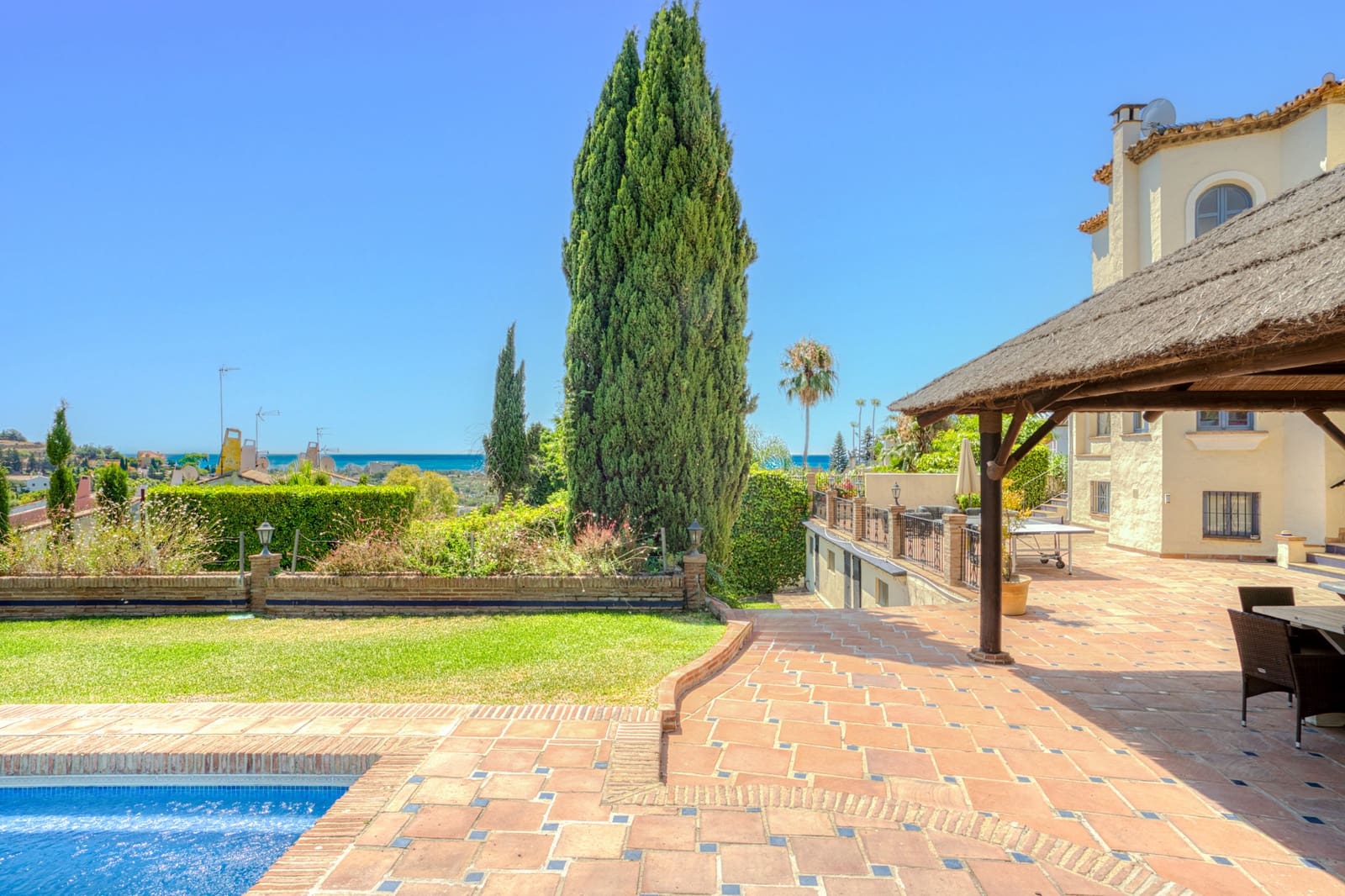 7 bedroom Villa for sale in Estepona with pool garage - € 2,250,000 (Ref: 9722571)