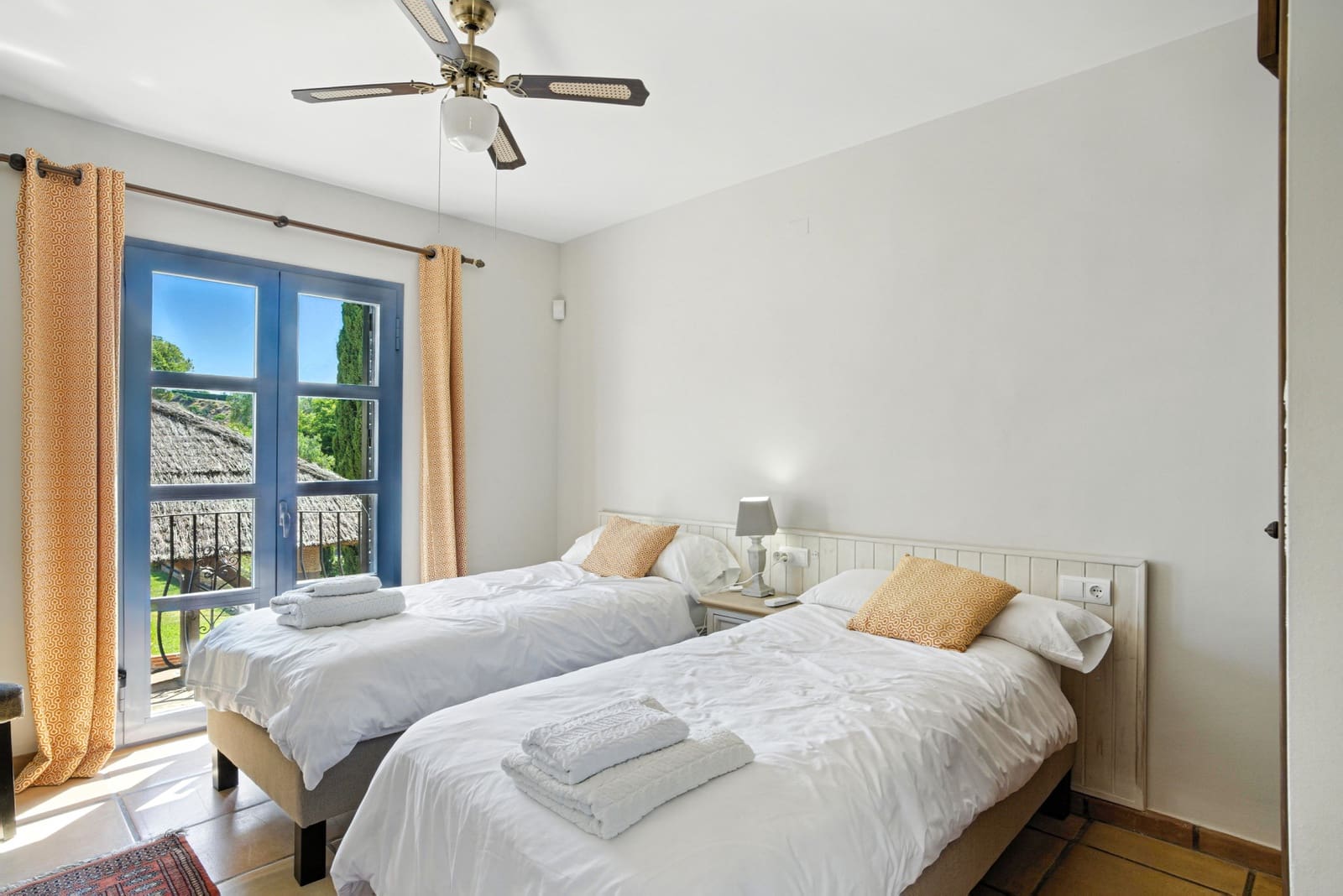 7 bedroom Villa for sale in Estepona with pool garage - € 2,250,000 (Ref: 9722571)