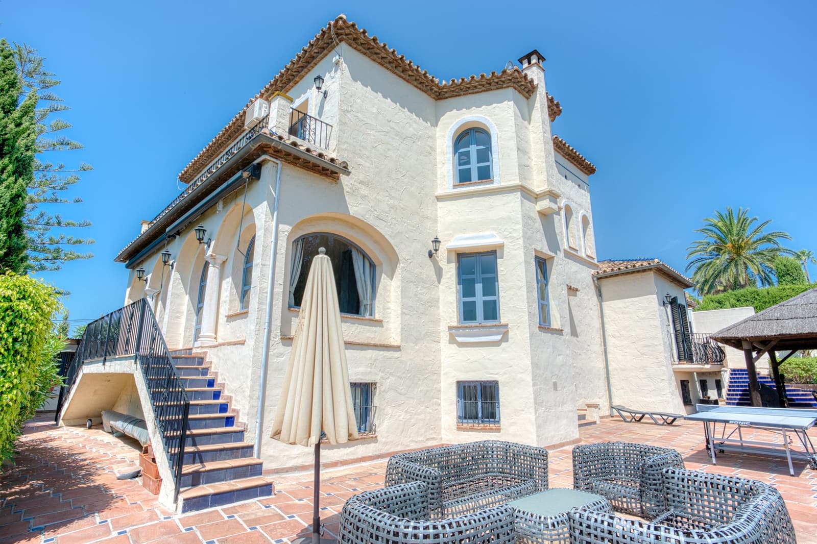 7 bedroom Villa for sale in Estepona with pool garage - € 2,250,000 (Ref: 9722571)