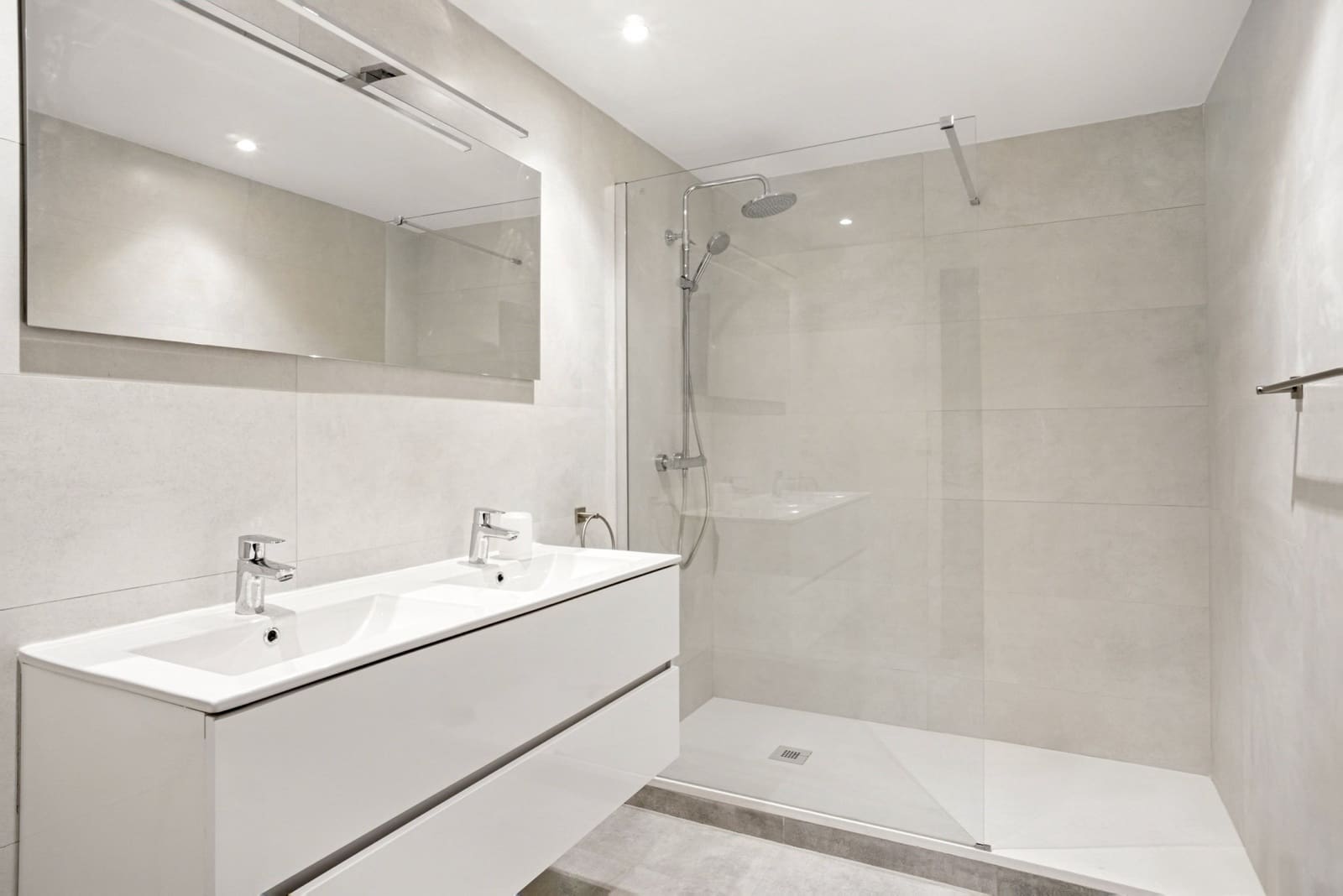 7 bedroom Villa for sale in Estepona with pool garage - € 2,250,000 (Ref: 9722571)