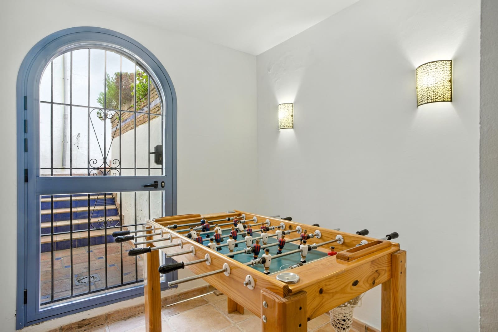 7 bedroom Villa for sale in Estepona with pool garage - € 2,250,000 (Ref: 9722571)