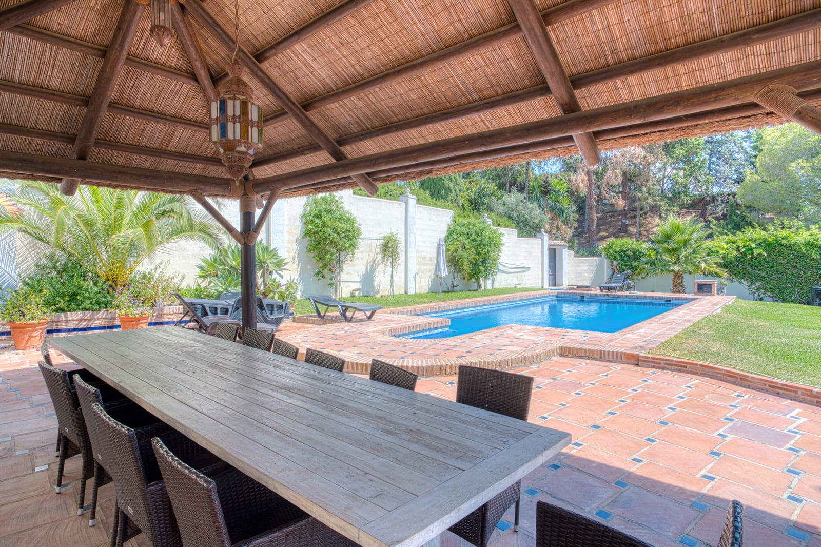 7 bedroom Villa for sale in Estepona with pool garage - € 2,250,000 (Ref: 9722571)