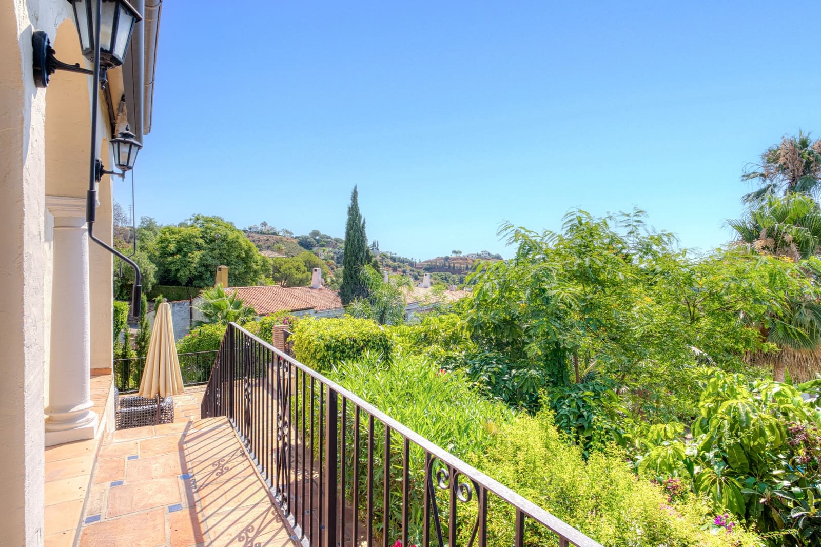 7 bedroom Villa for sale in Estepona with pool garage - € 2,250,000 (Ref: 9722571)