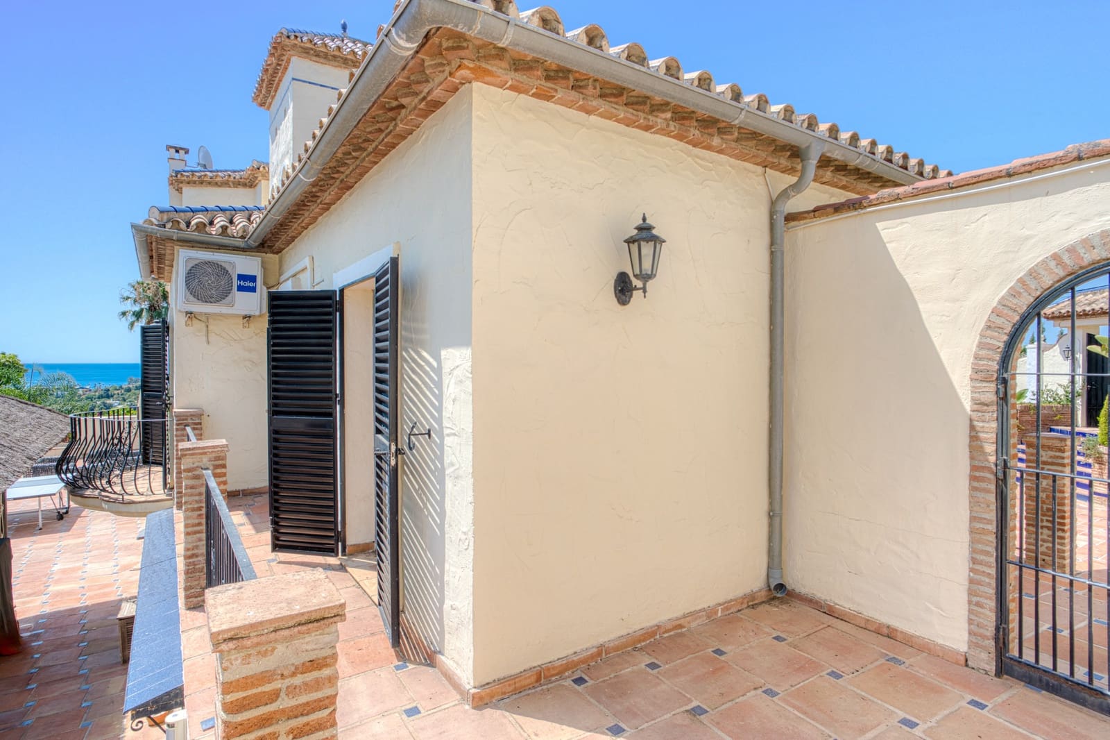 7 bedroom Villa for sale in Estepona with pool garage - € 2,250,000 (Ref: 9722571)