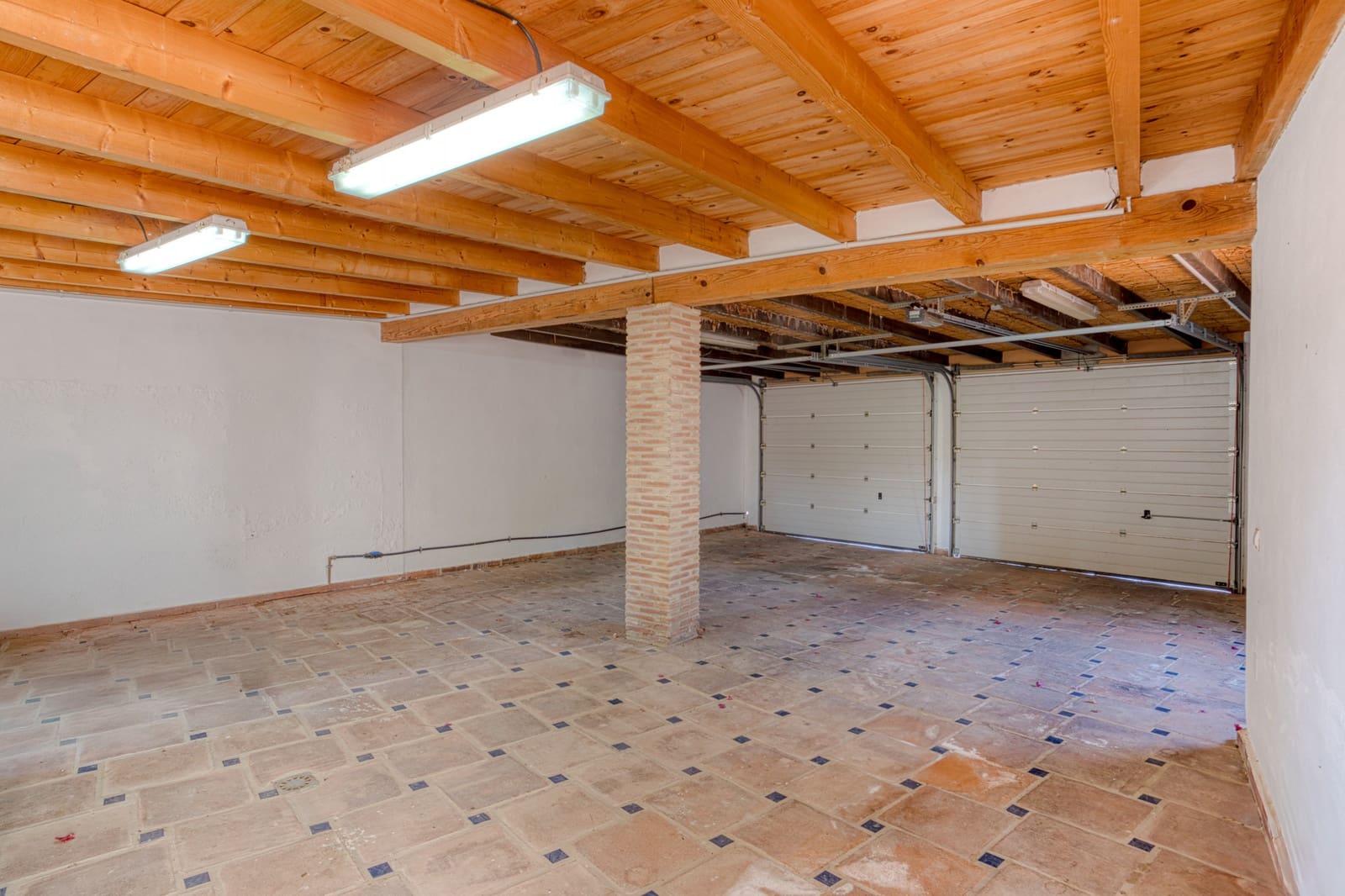 7 bedroom Villa for sale in Estepona with pool garage - € 2,250,000 (Ref: 9722571)